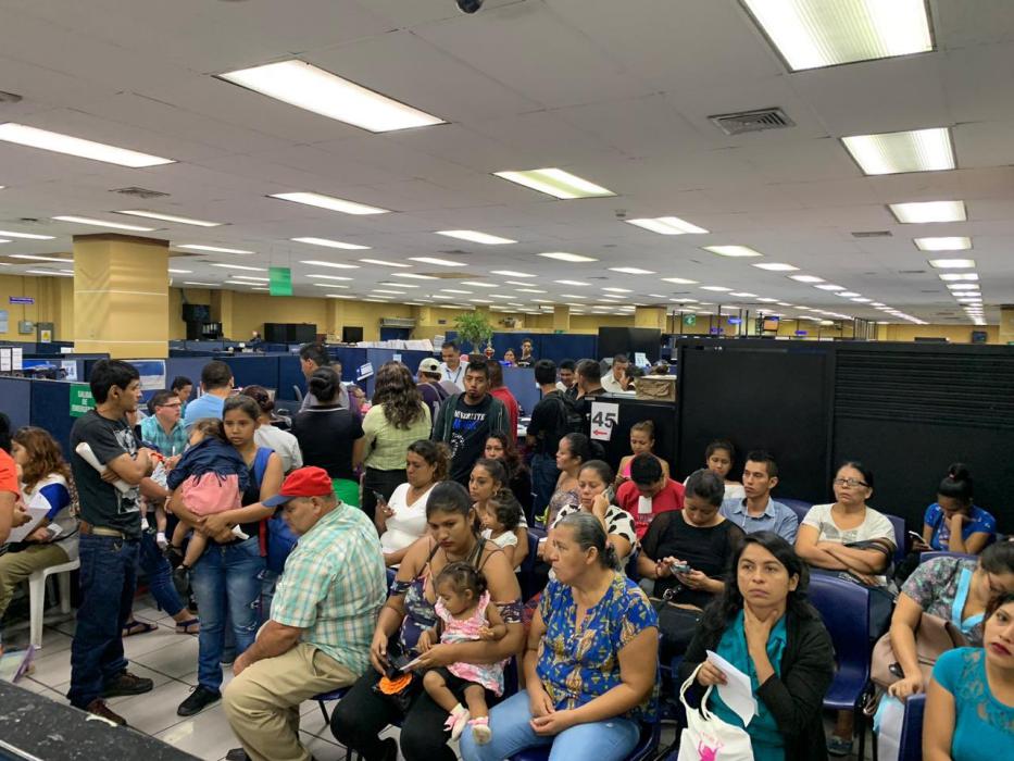 Salvadoreños inician proceso para adquirir viviendas nuevas o recuperadas por el Gobierno salvadorenos-inician-proceso-para-adquirir-viviendas-nuevas-o-recuperadas-por-el-gobierno